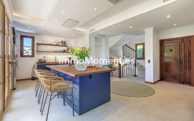 Resale - Villa - Estepona - Selwo