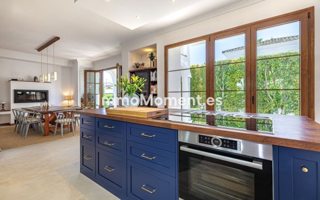 Resale - Villa - Estepona - Selwo