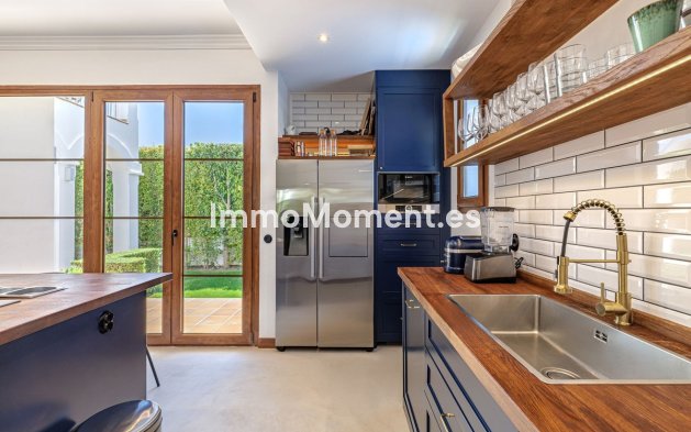 Resale - Villa - Estepona - Selwo