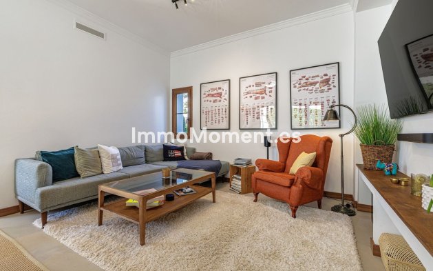 Resale - Villa - Estepona - Selwo