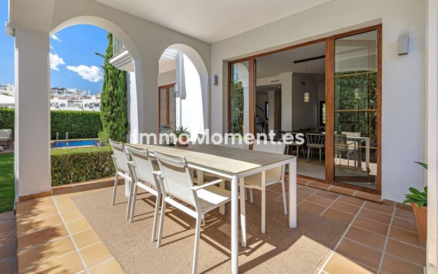 Resale - Villa - Estepona - Selwo