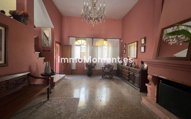 Bestaande woning - Villa - Estepona  - Estepona Centro