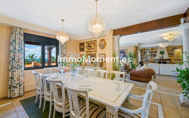 Resale - Villa - Estepona - Estepona Centro