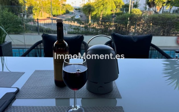 Resale - Apartment - Estepona - Costalita