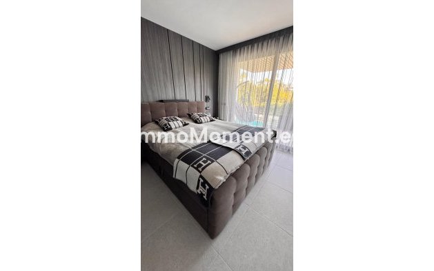 Resale - Apartment - Estepona - Costalita