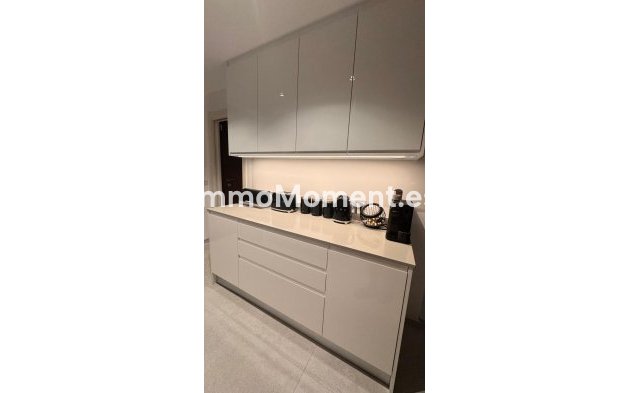 Resale - Apartment - Estepona - Costalita