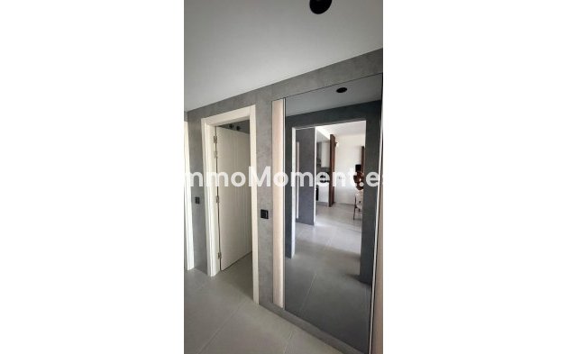 Resale - Apartment - Estepona - Costalita