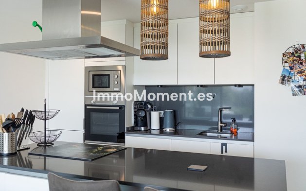 Resale - Apartment - Estepona - Selwo