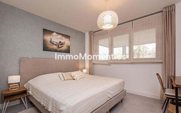 Resale - Apartment - Estepona - Selwo
