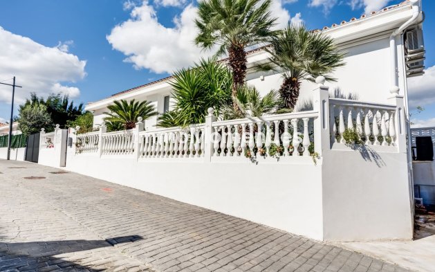 Resale - Villa - Estepona - Estepona Centro