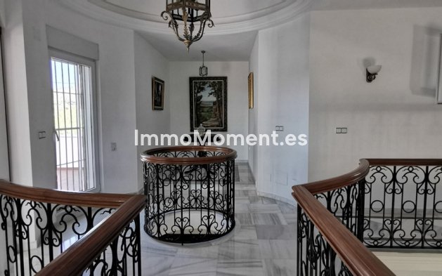 Resale - Villa - Estepona - Estepona Centro