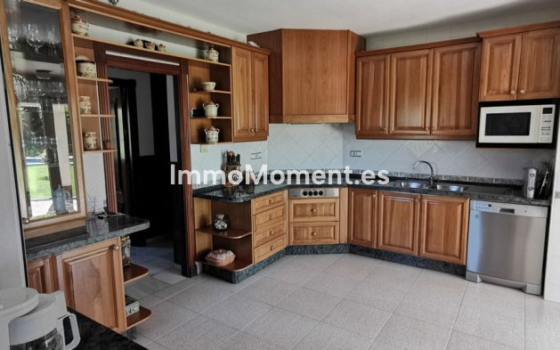 Resale - Villa - Estepona - Estepona Centro