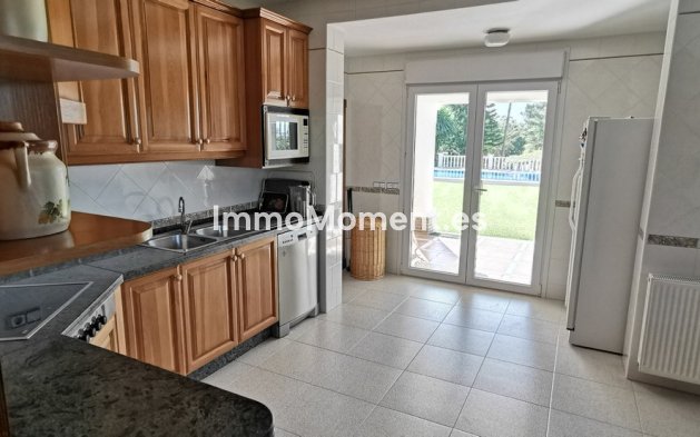 Resale - Villa - Estepona - Estepona Centro