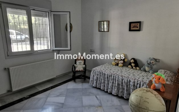 Resale - Villa - Estepona - Estepona Centro