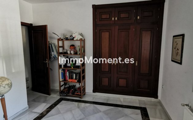 Resale - Villa - Estepona - Estepona Centro