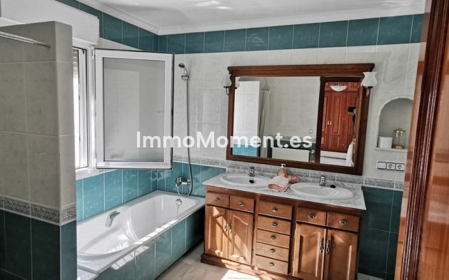 Resale - Villa - Estepona - Estepona Centro
