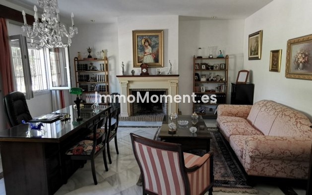 Resale - Villa - Estepona - Estepona Centro