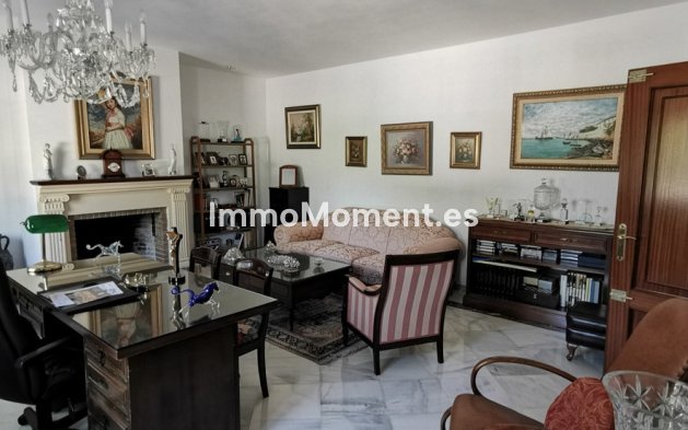 Resale - Villa - Estepona - Estepona Centro