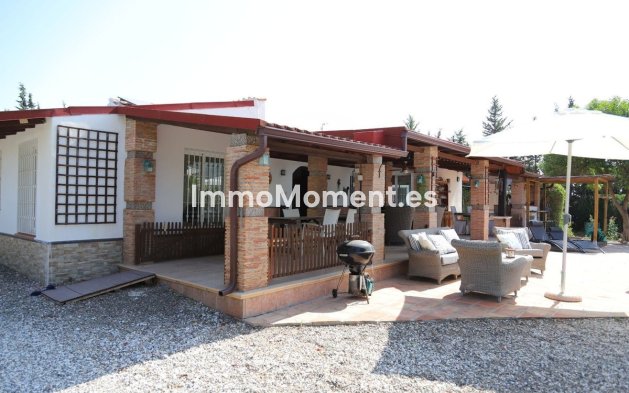 Resale - Villa - Inland  - Alhaurín el Grande Centro