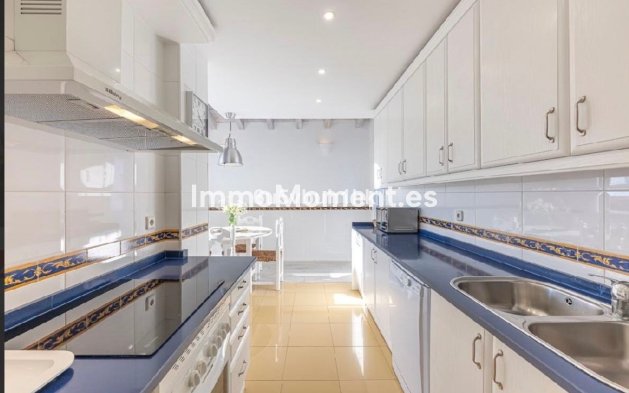 Resale - Apartment - Marbella - Bahía de Marbella