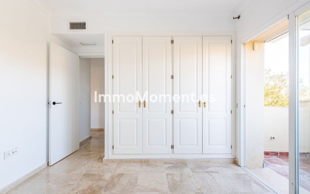 Resale - Apartment - Estepona - Selwo