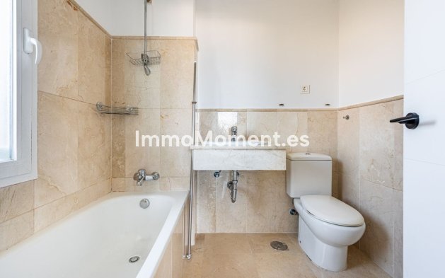 Resale - Apartment - Estepona - Selwo