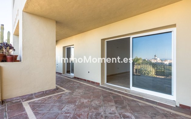 Resale - Apartment - Estepona - Selwo