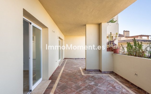 Resale - Apartment - Estepona - Selwo