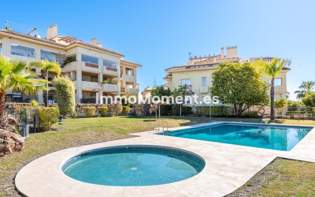 Resale - Apartment - Estepona - Selwo