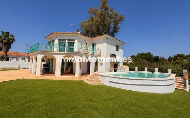 Resale - Villa - Inland  - Churriana