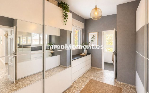 Resale - Villa - Inland  - Churriana