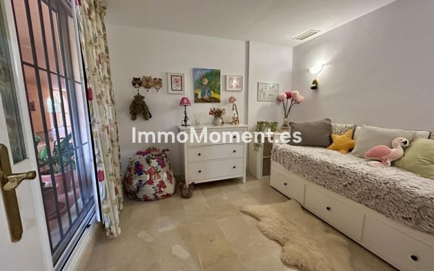 Resale - Apartment - Marbella - Elviria