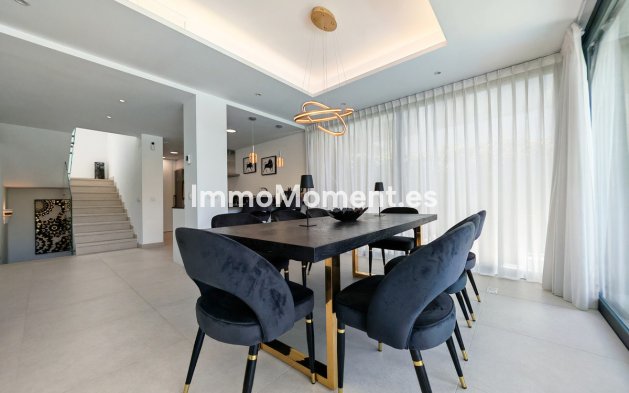 Resale - Villa - Estepona - Estepona Centro