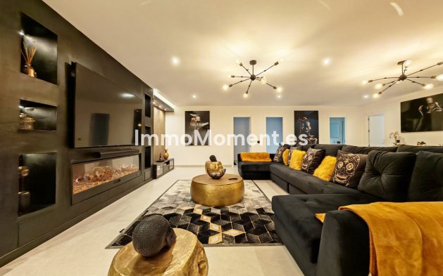 Resale - Villa - Estepona - Estepona Centro