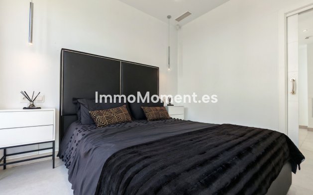 Resale - Villa - Estepona - Estepona Centro
