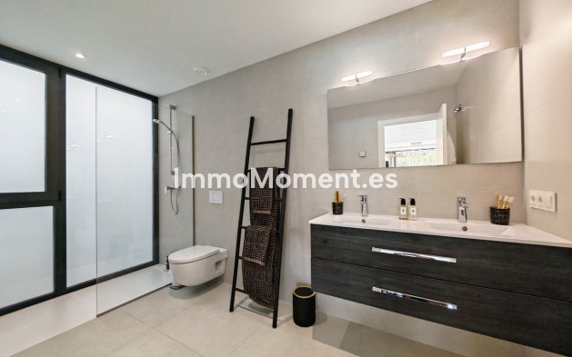 Resale - Villa - Estepona - Estepona Centro