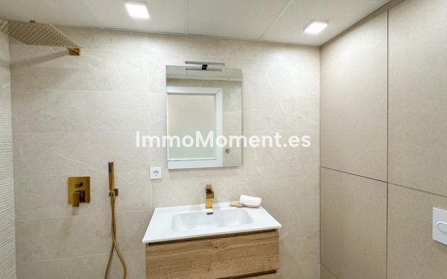 Resale - Apartment - Torrevieja - Torrevieja Centro