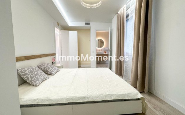 Resale - Apartment - Torrevieja - Torrevieja Centro