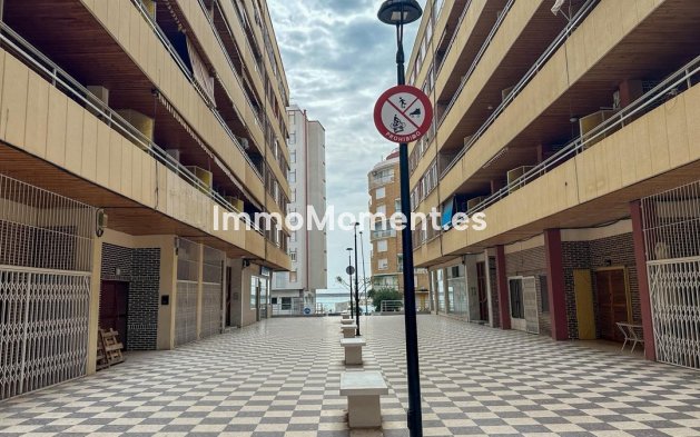 Resale - Apartment - Torrevieja - Torrevieja Centro