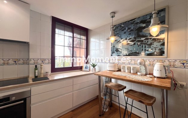 Resale - Apartment - Estepona - Estepona Centro