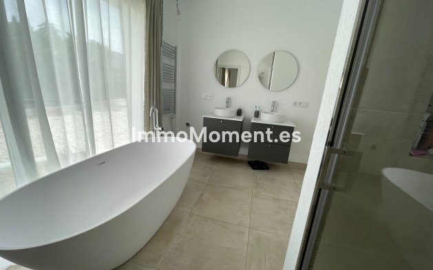 Bestaande woning - Villa - Estepona  - Estepona Centro