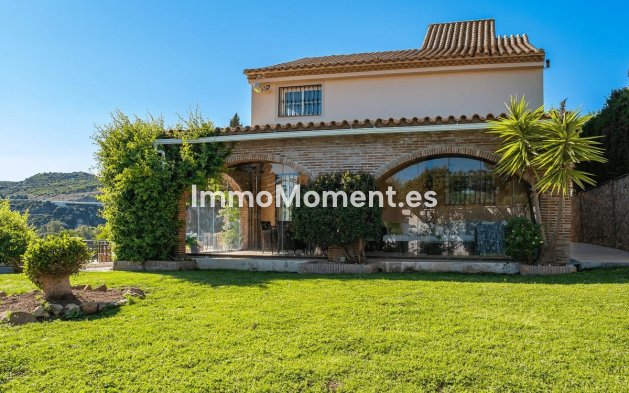 Resale - Villa - Estepona - Estepona Centro