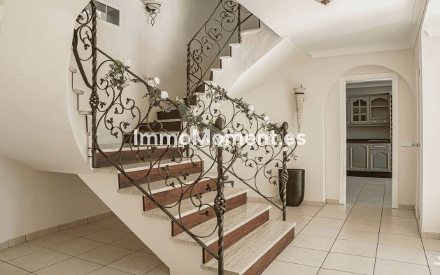 Resale - Villa - Estepona - Estepona Centro