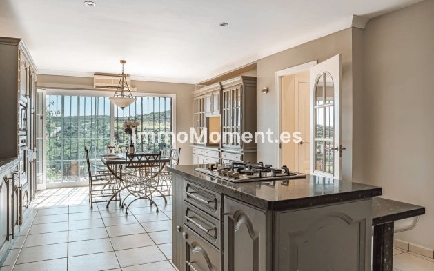 Resale - Villa - Estepona - Estepona Centro