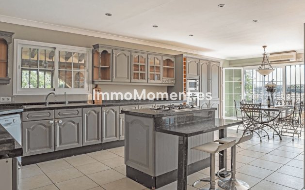 Resale - Villa - Estepona - Estepona Centro