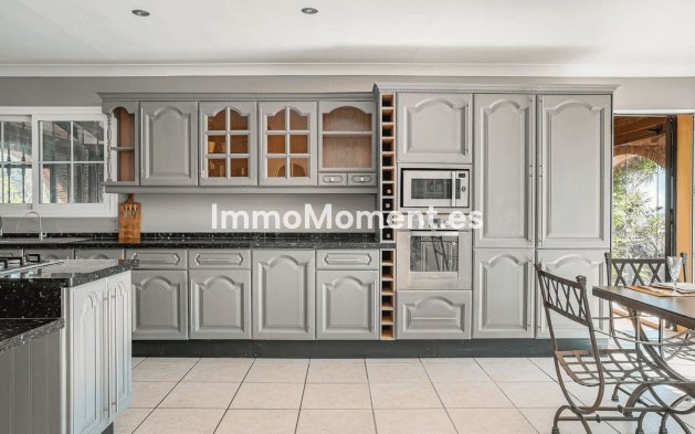 Resale - Villa - Estepona - Estepona Centro