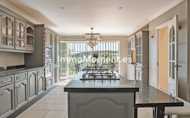 Resale - Villa - Estepona - Estepona Centro