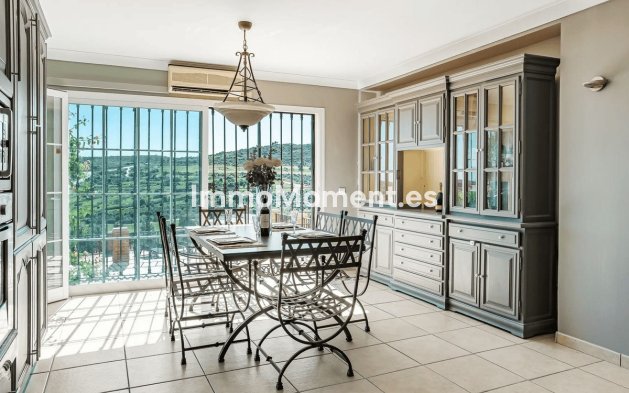Resale - Villa - Estepona - Estepona Centro