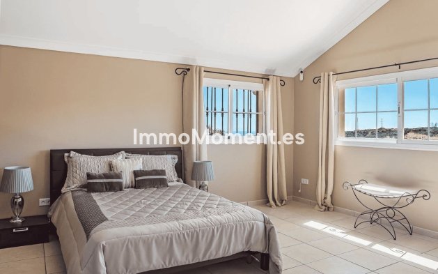 Resale - Villa - Estepona - Estepona Centro
