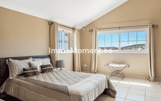 Resale - Villa - Estepona - Estepona Centro